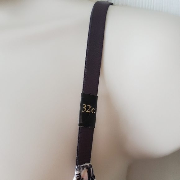 Victoria's Secret Lined Demi Bra - Picture 6 of 9